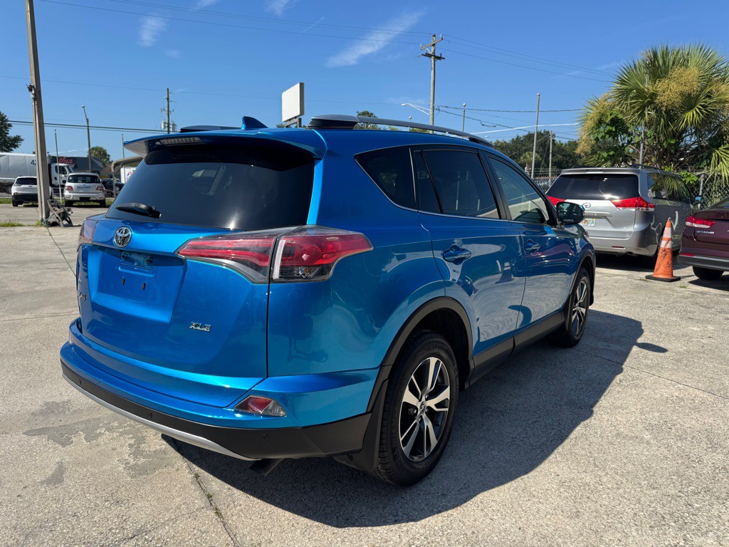 2017 Toyota Rav4 Image 4