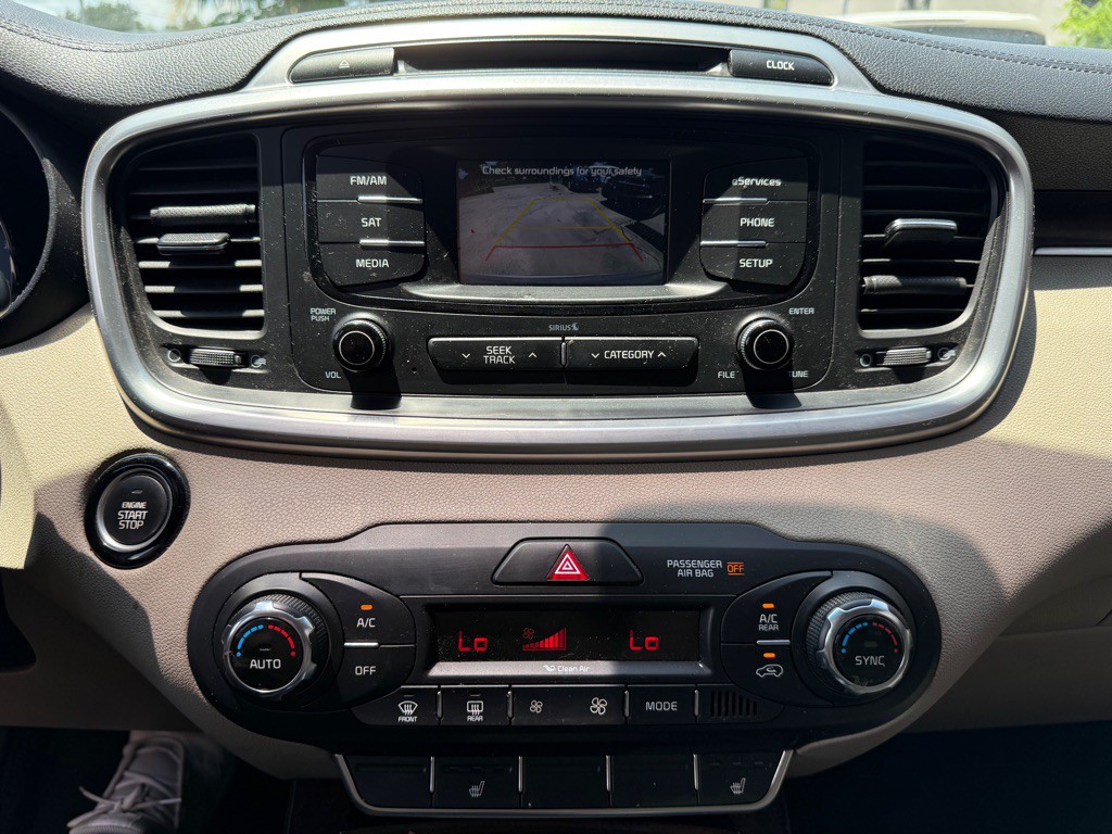 2016 Kia Sorento Image 8