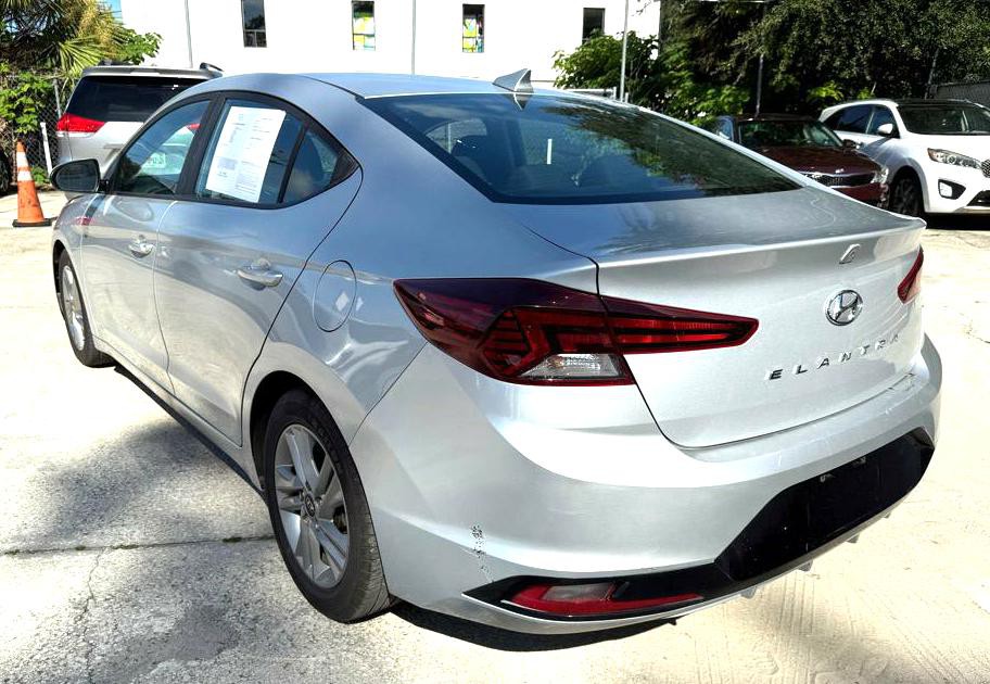 2020 Hyundai Elantra Image 2