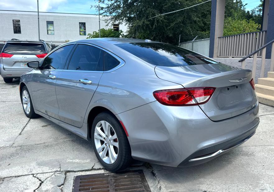 2015 Chrysler 200 Image 2