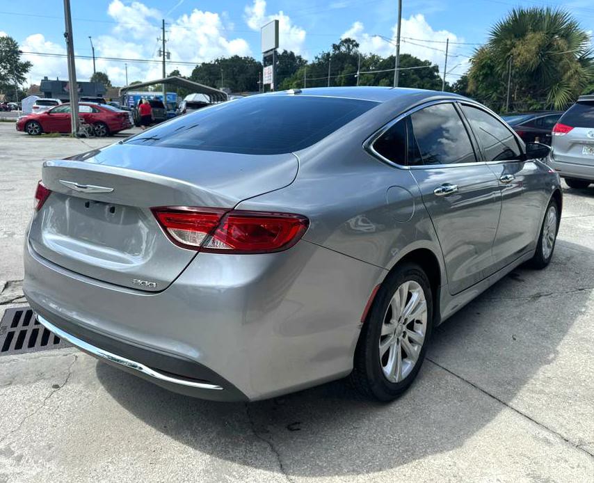 2015 Chrysler 200 Image 3