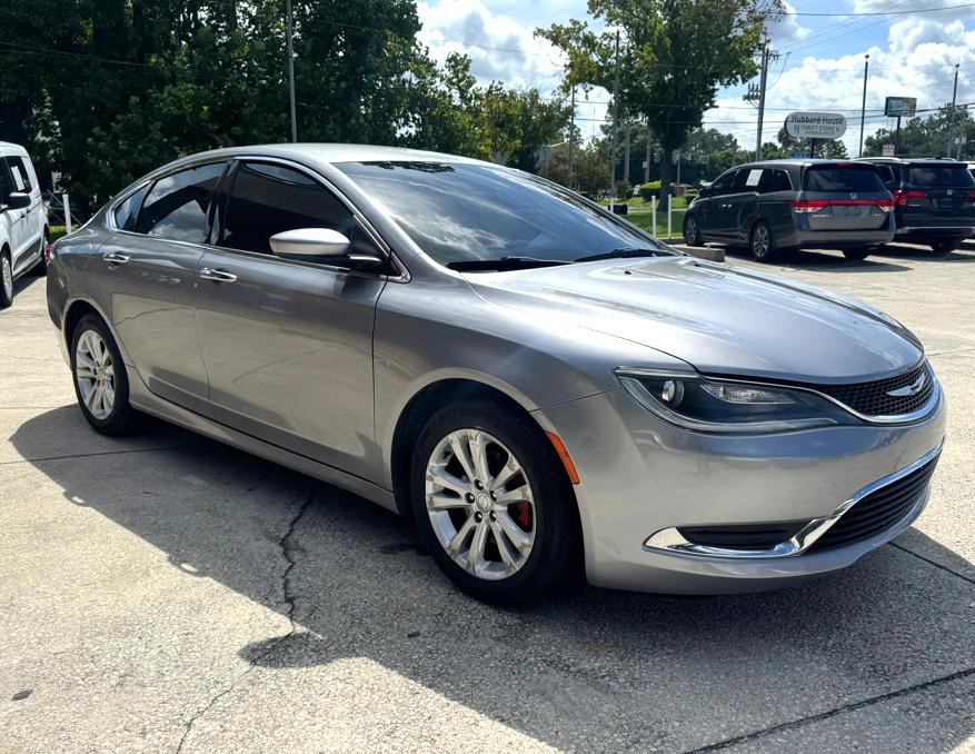 2015 Chrysler 200 Image 4