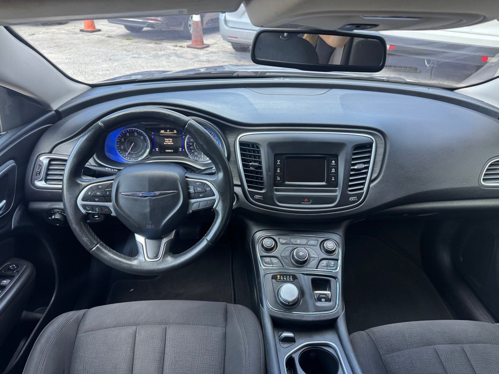 2015 Chrysler 200 Image 12