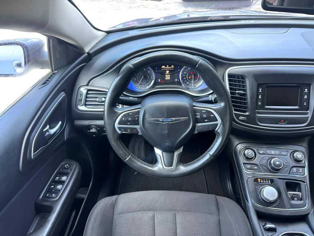 2015 Chrysler 200 Image 11