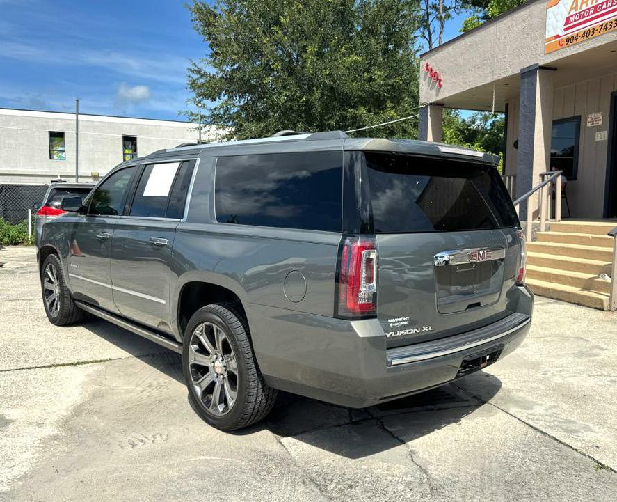 2017 GMC Yukon Image 2