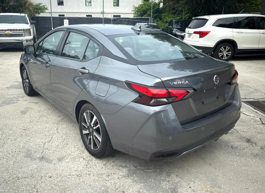 2021 Nissan Versa Image 2