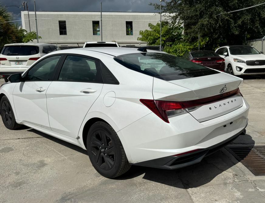 2021 Hyundai Elantra Image 2