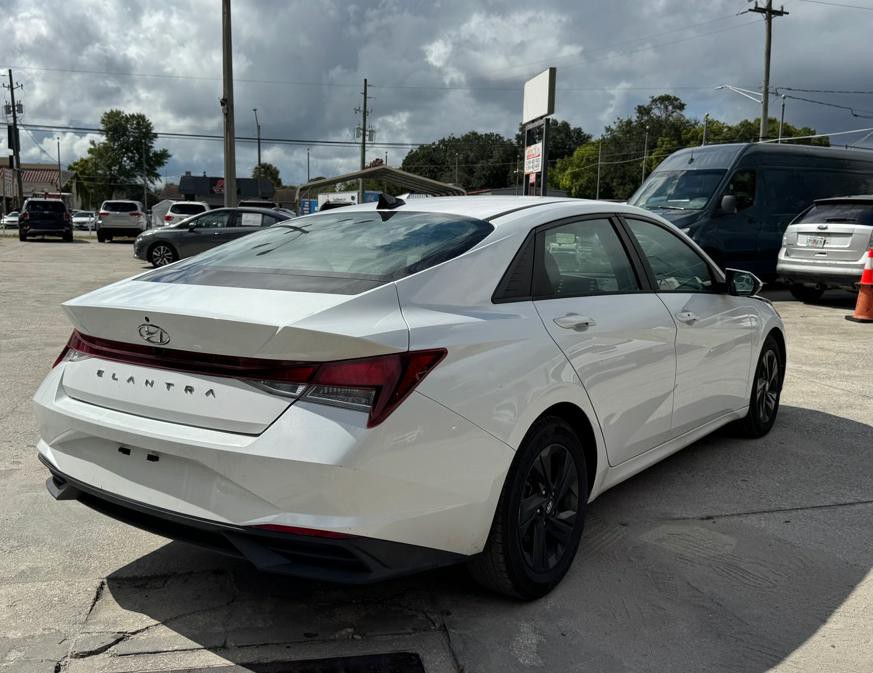 2021 Hyundai Elantra Image 4