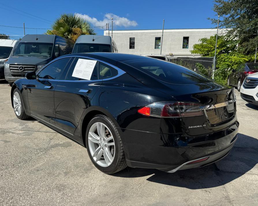 2014 Tesla Model S Image 3