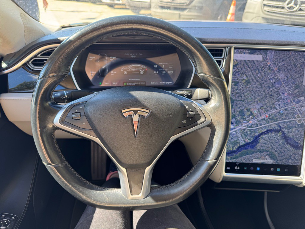 2014 Tesla Model S Image 9