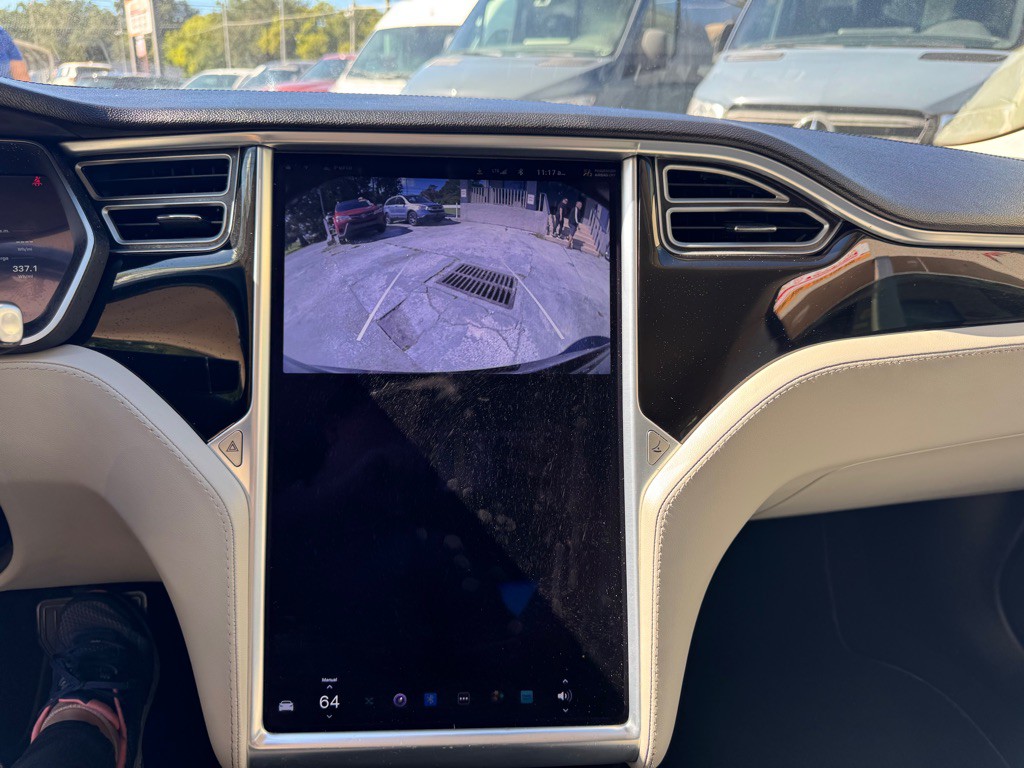 2014 Tesla Model S Image 12