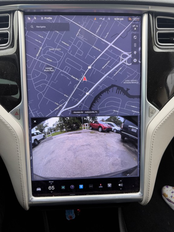 2014 Tesla Model S Image 13
