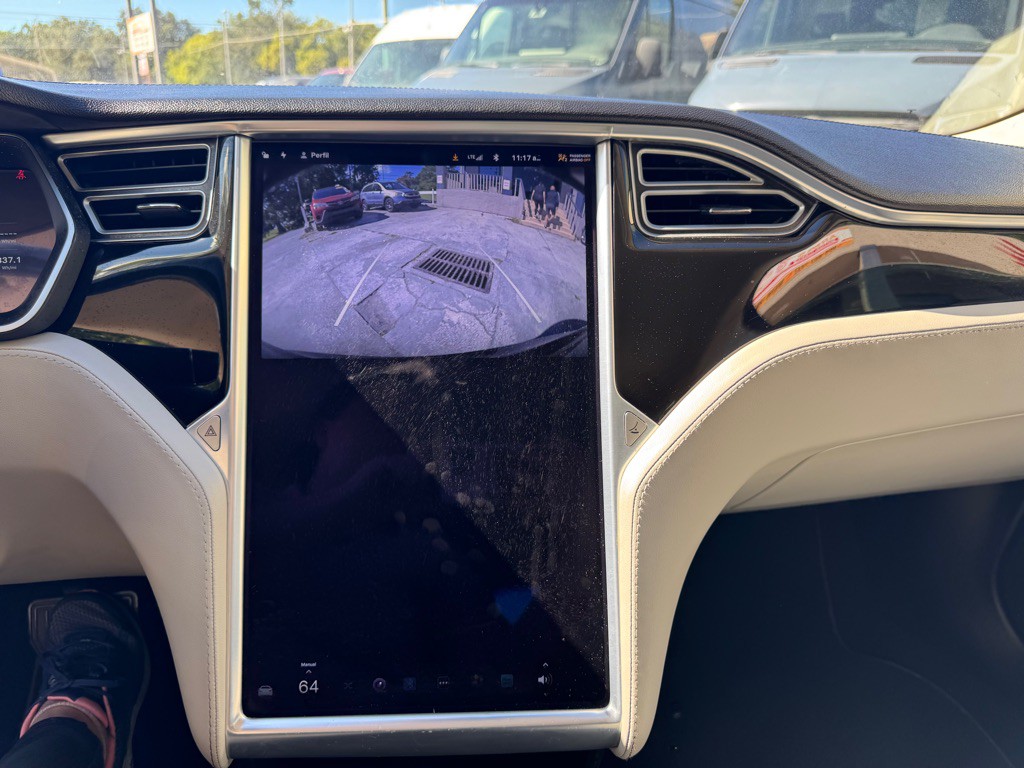 2014 Tesla Model S Image 14
