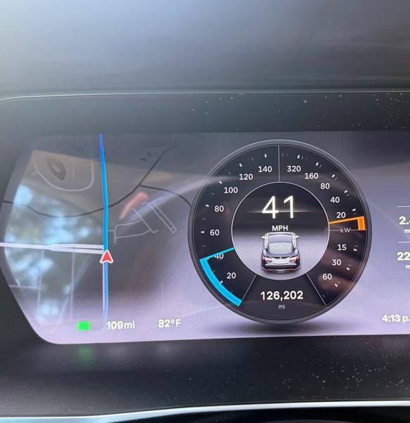 2014 Tesla Model S Image 16