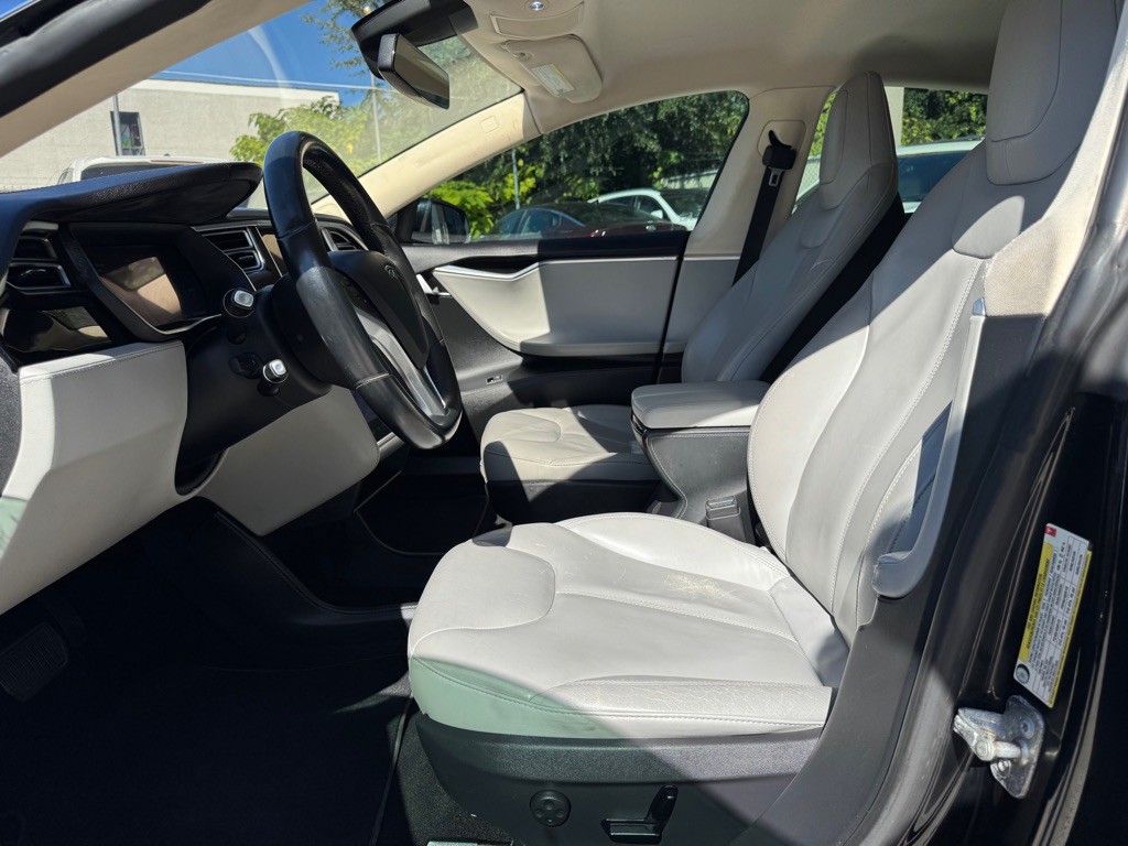 2014 Tesla Model S Image 17