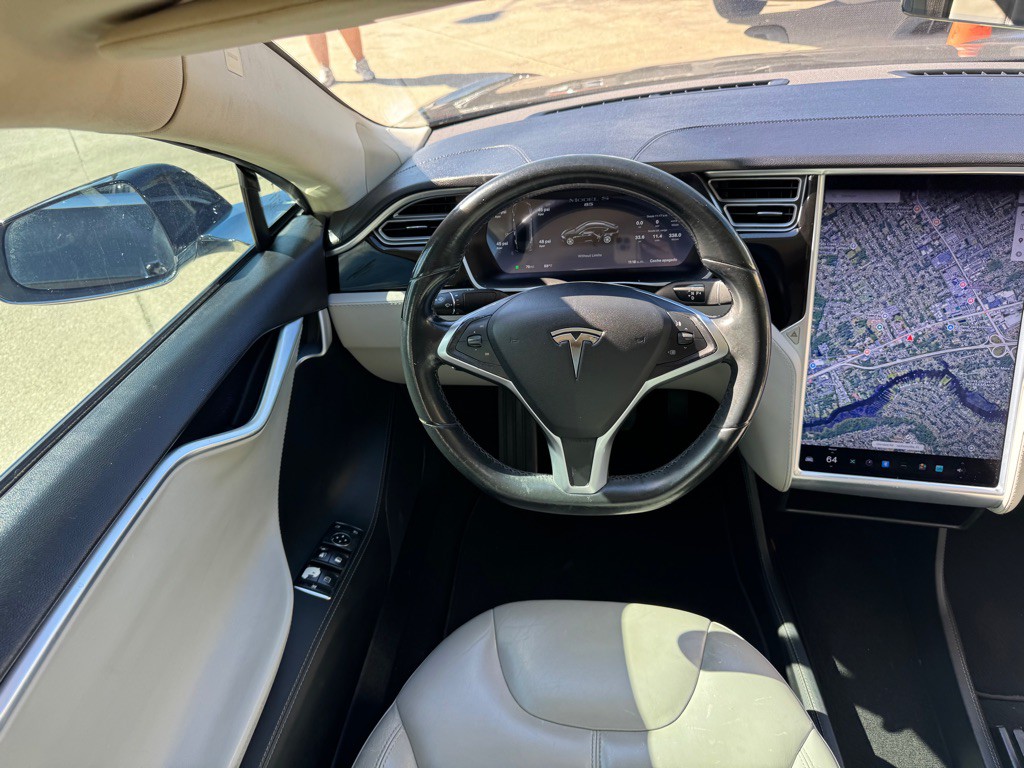 2014 Tesla Model S Image 19