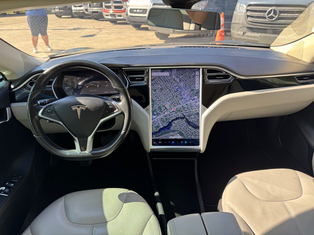 2014 Tesla Model S Image 20