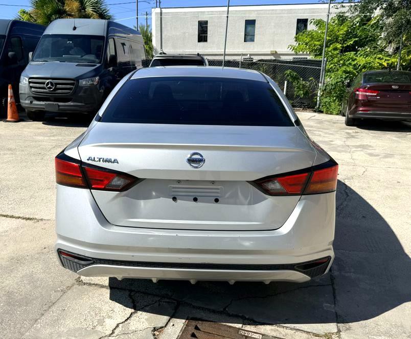 2021 Nissan Altima Image 3