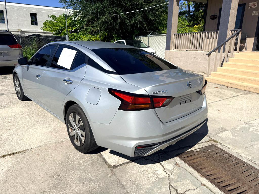2021 Nissan Altima Image 2