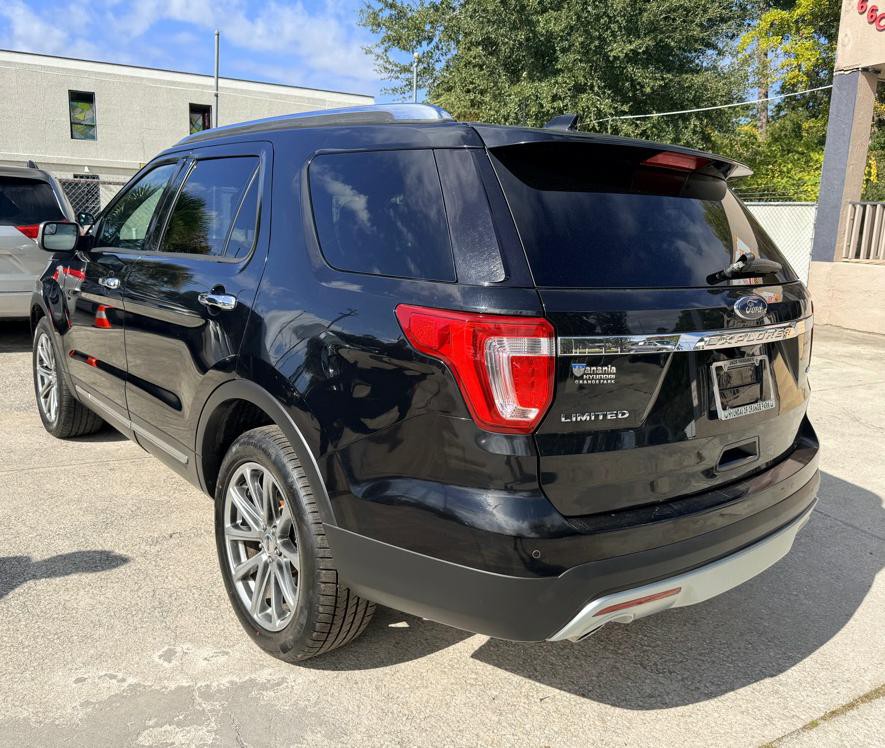 2017 Ford Explorer Image 2