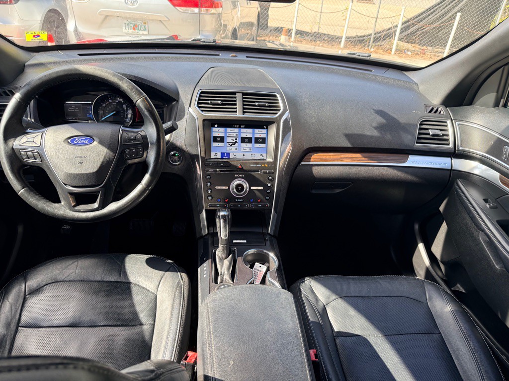 2017 Ford Explorer Image 14