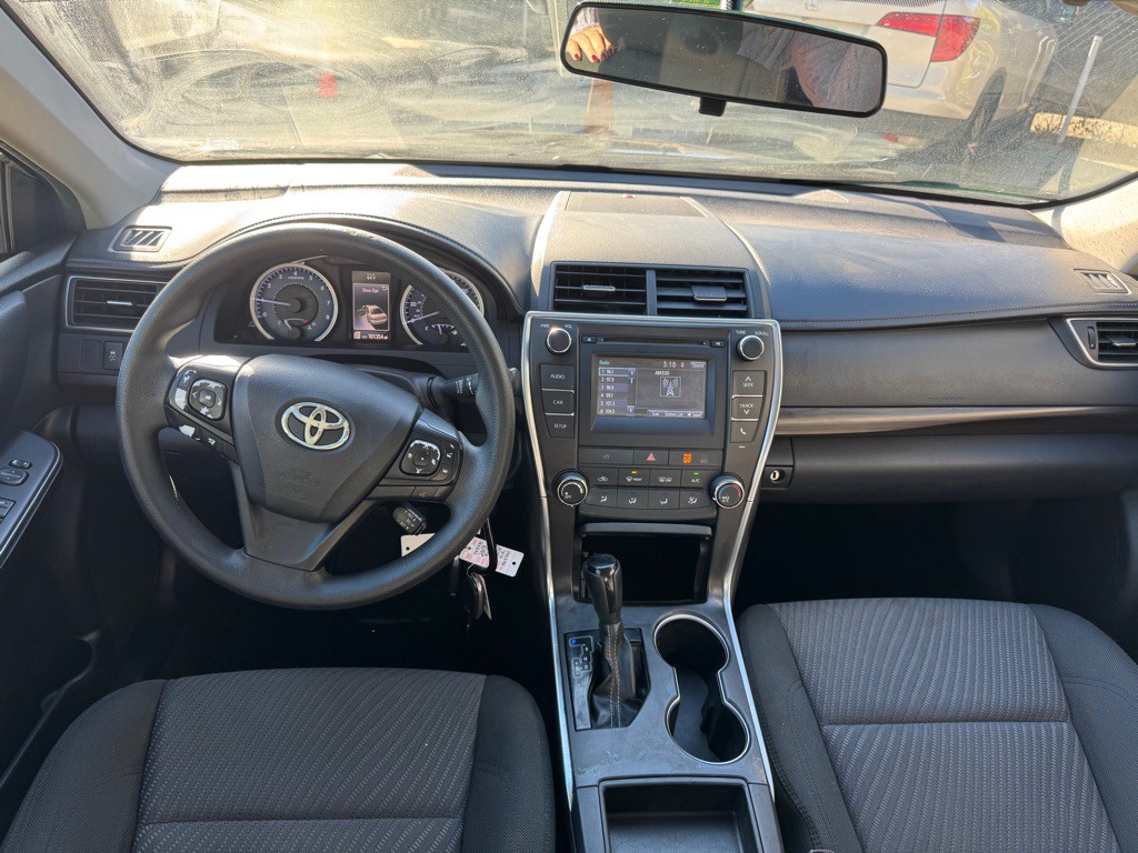 2016 Toyota Camry Image 10