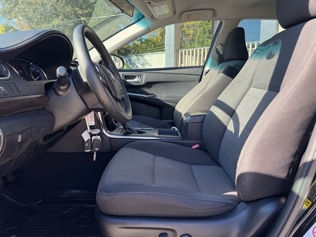 2016 Toyota Camry Image 11