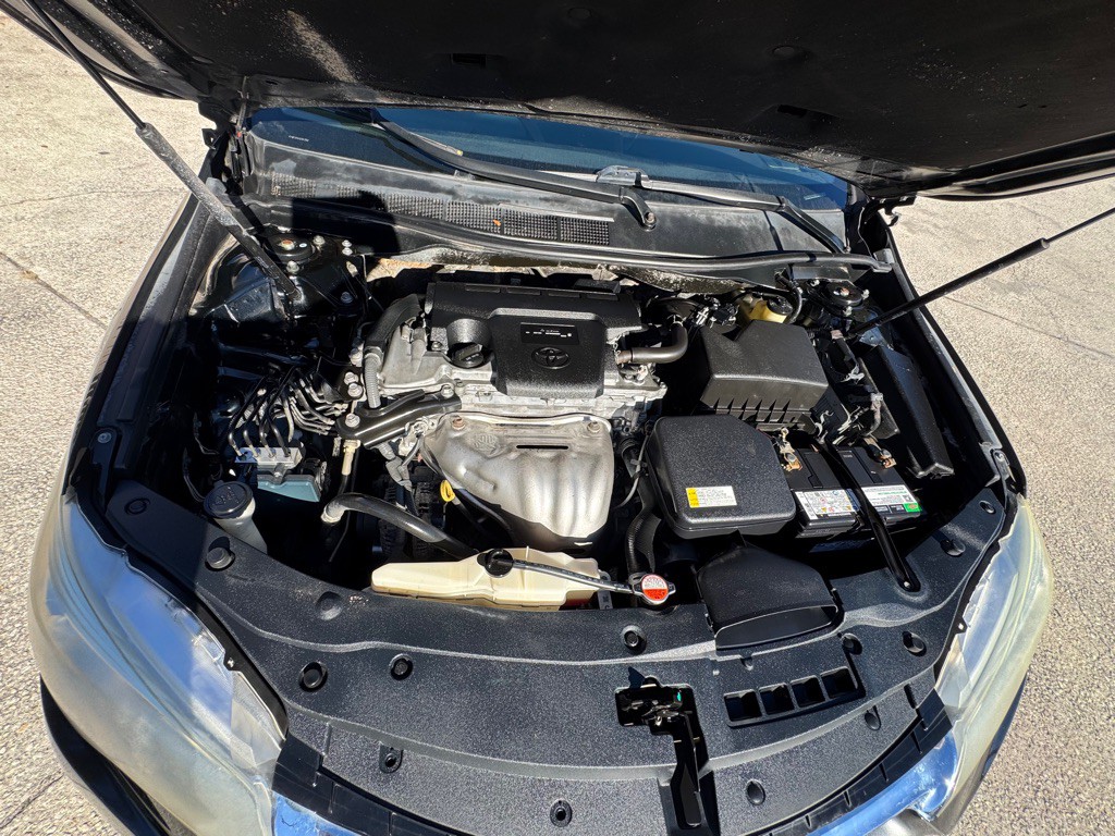 2016 Toyota Camry Image 14