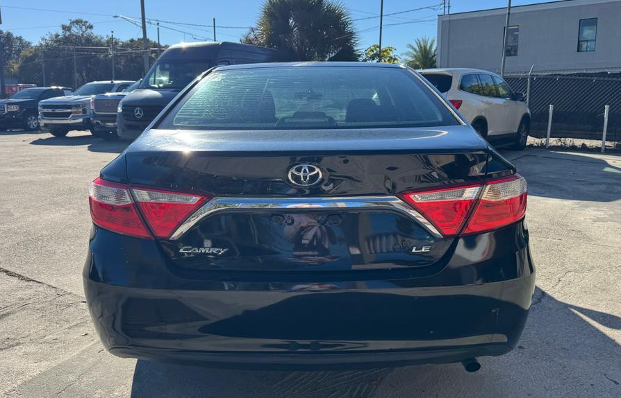 2016 Toyota Camry Image 3