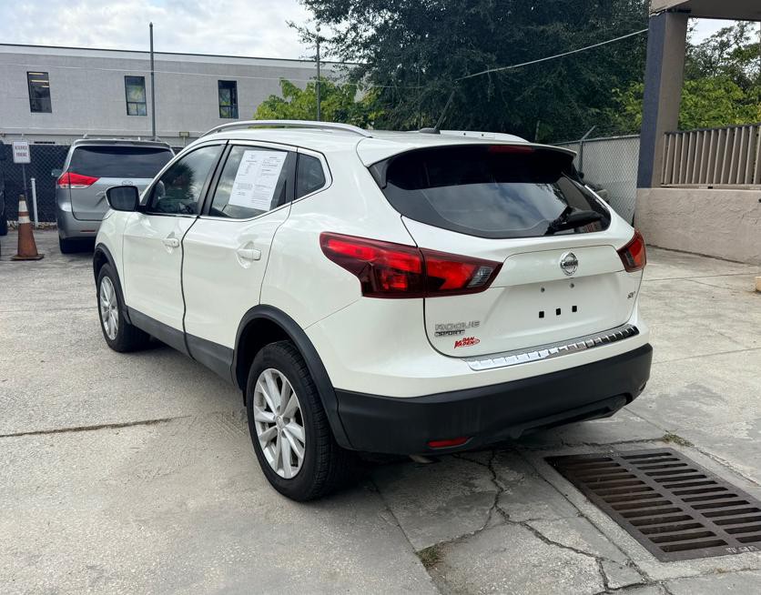 2018 Nissan Rogue Image 2