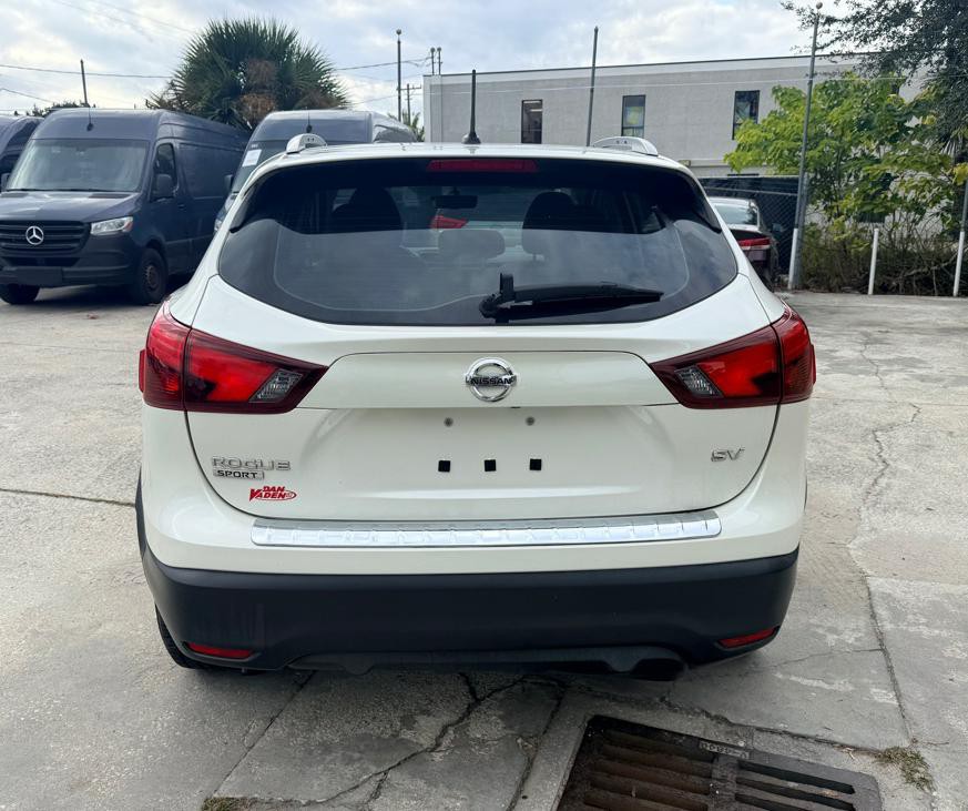 2018 Nissan Rogue Image 3