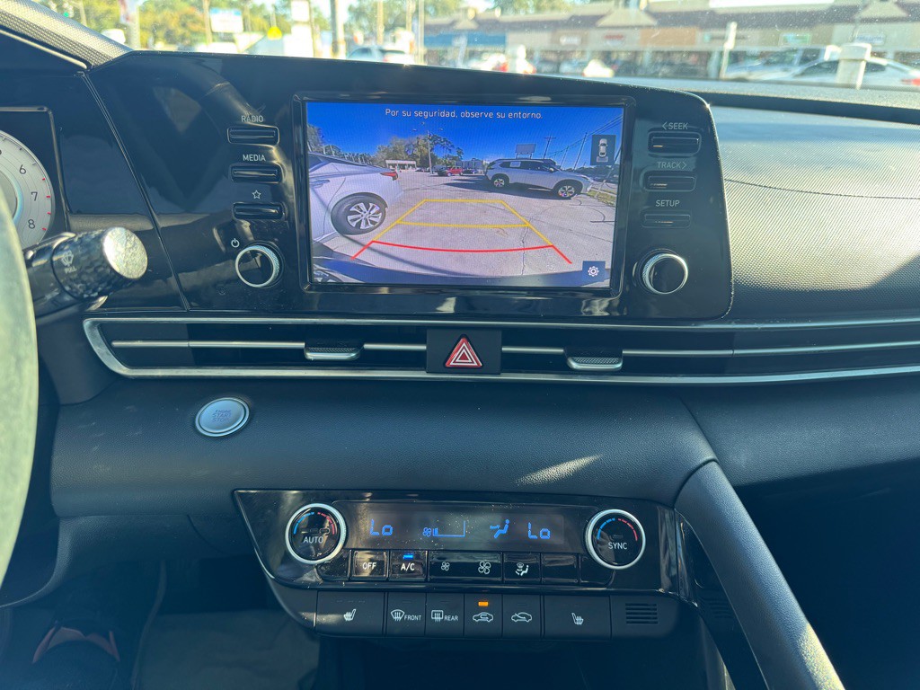 2021 Hyundai Elantra Image 8