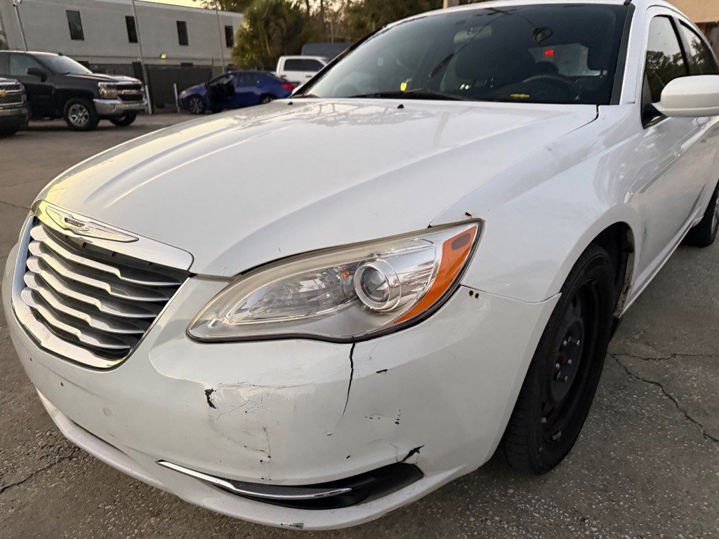 2014 Chrysler 200 Image 7