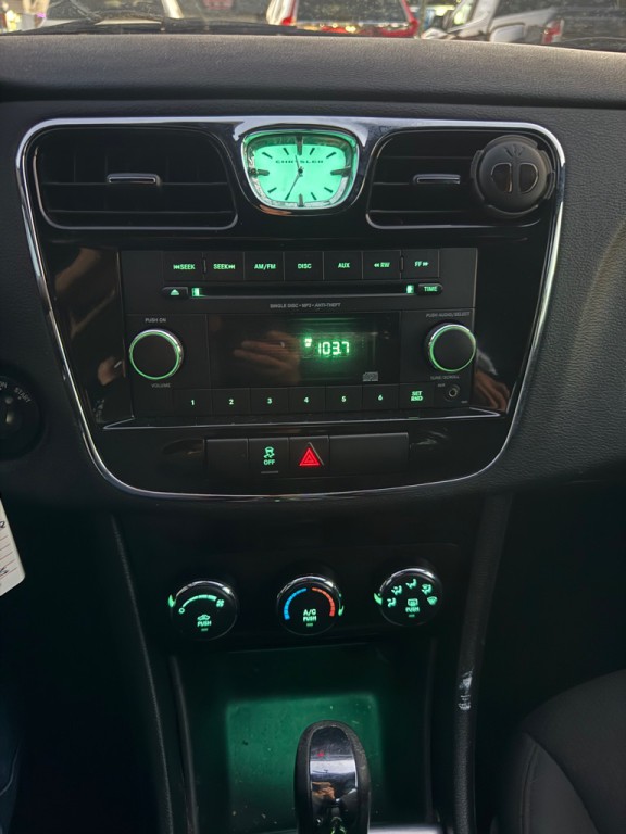 2014 Chrysler 200 Image 13