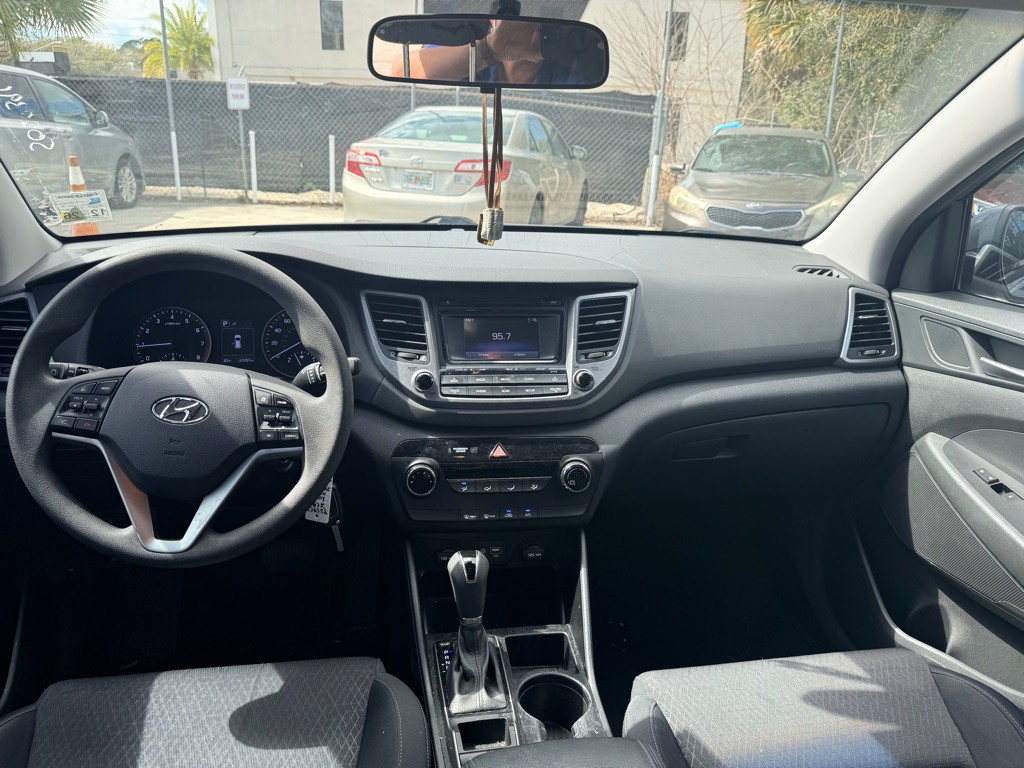 2017 Hyundai Tucson Image 16