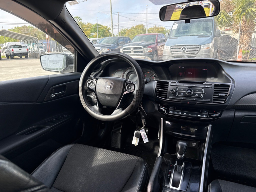 2017 Honda Accord Image 10