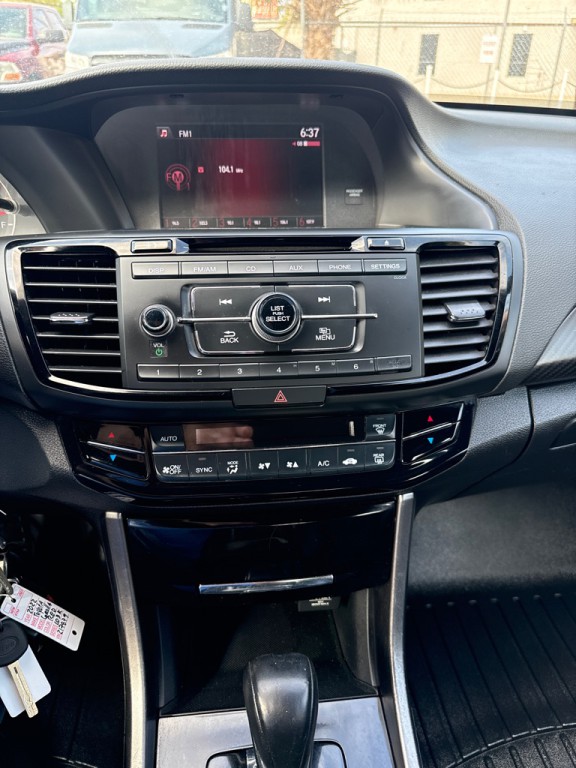 2017 Honda Accord Image 11