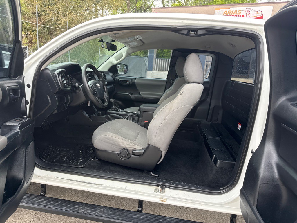 2016 Toyota Tacoma Image 8