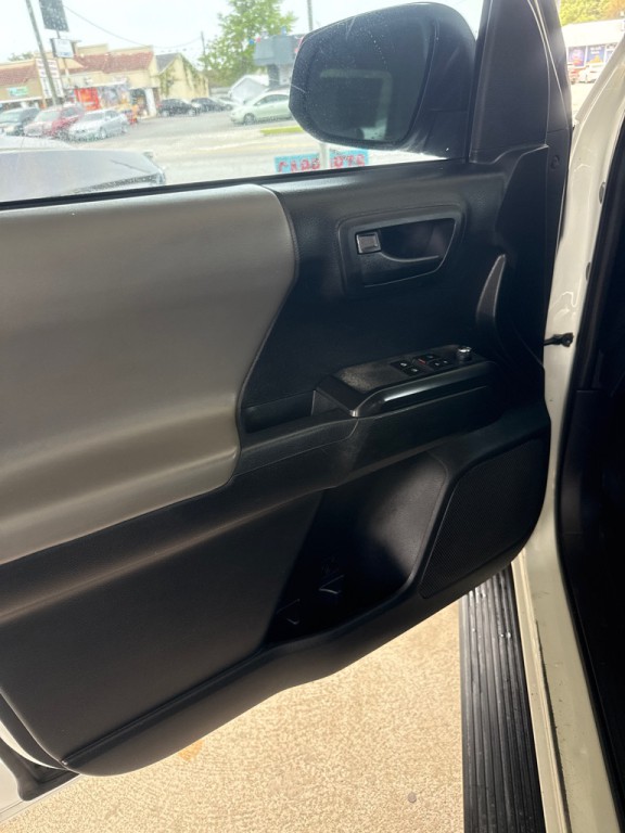 2016 Toyota Tacoma Image 14