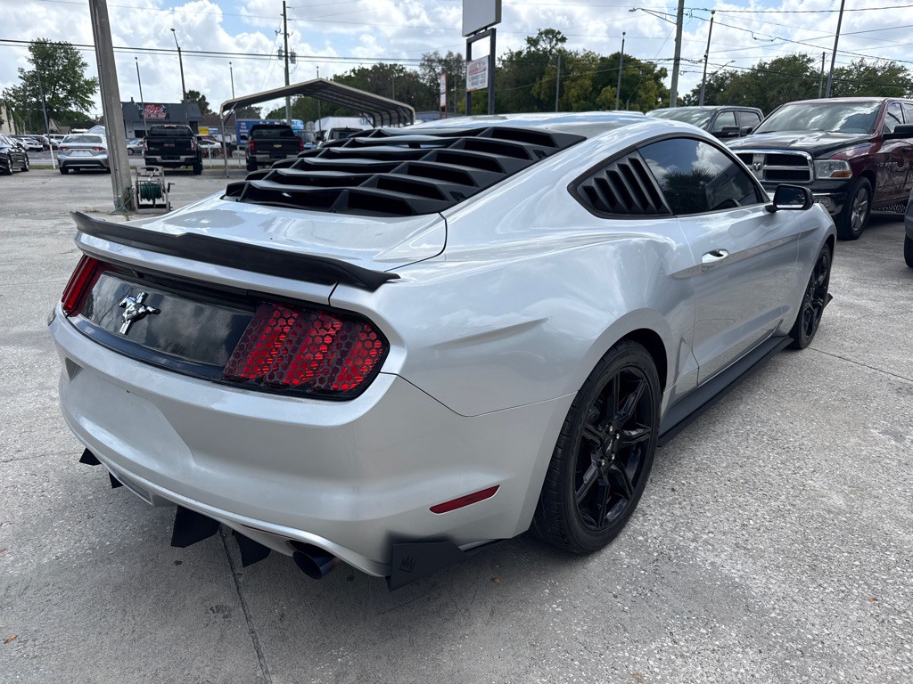 2017 Ford Mustang Image 4