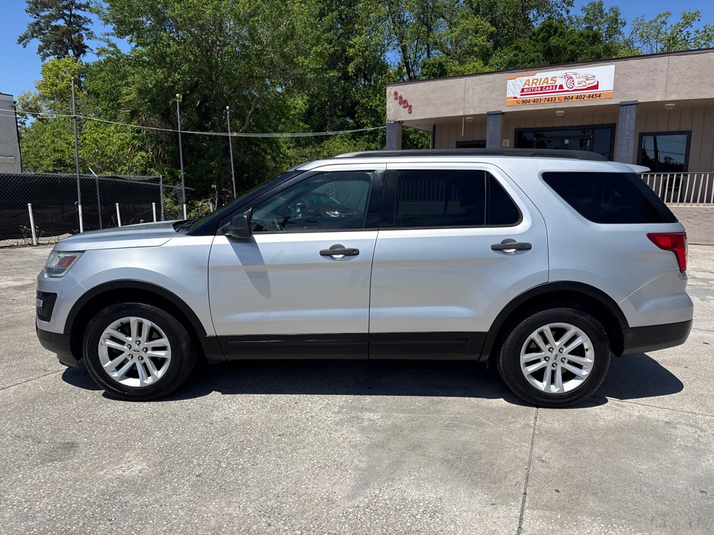 2017 Ford Explorer Image 2