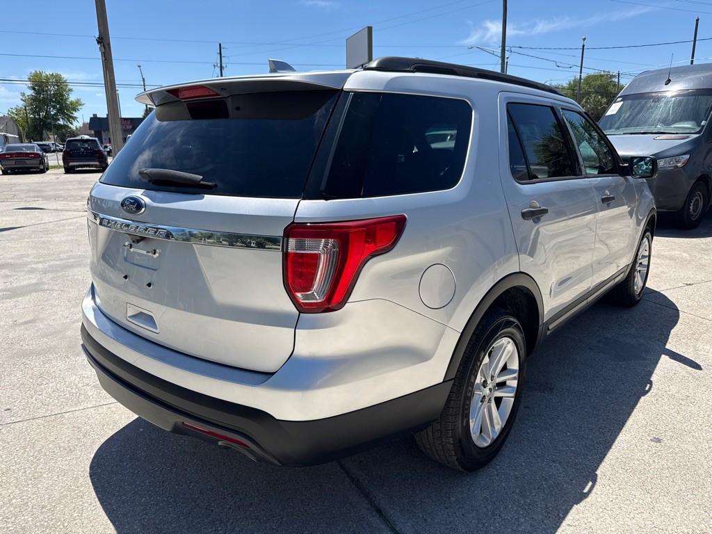 2017 Ford Explorer Image 4