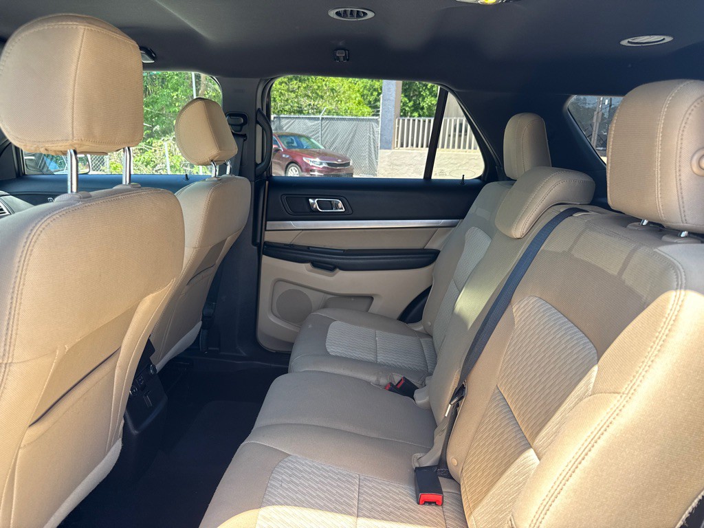 2017 Ford Explorer Image 8