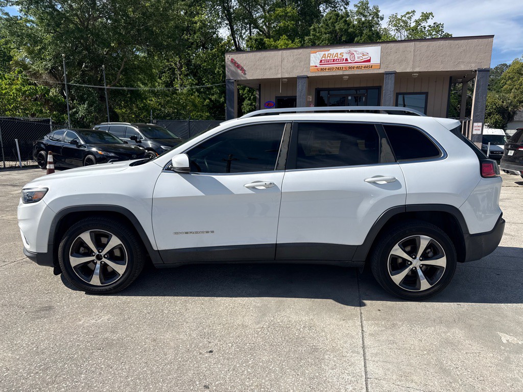 2019 Jeep Cherokee Image 2