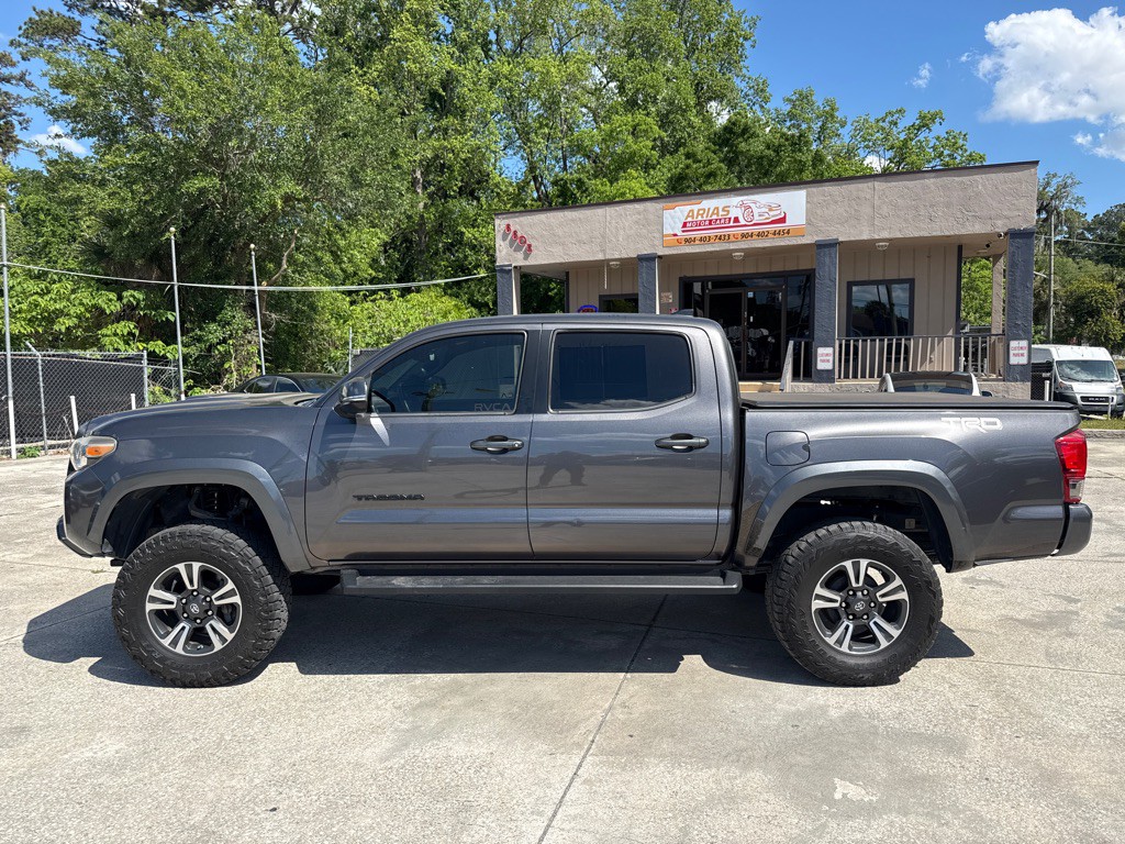 2016 Toyota Tacoma Image 2