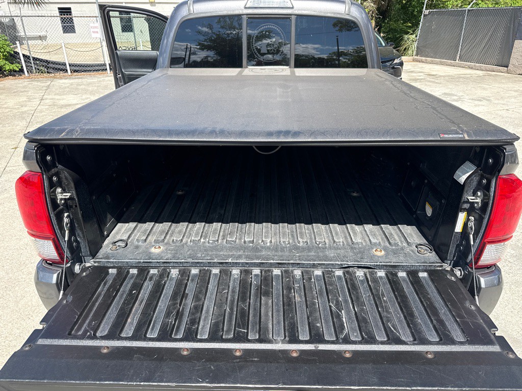 2016 Toyota Tacoma Image 17