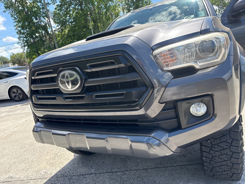 2016 Toyota Tacoma Image 18