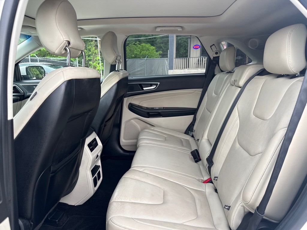 2017 Ford Edge Image 8