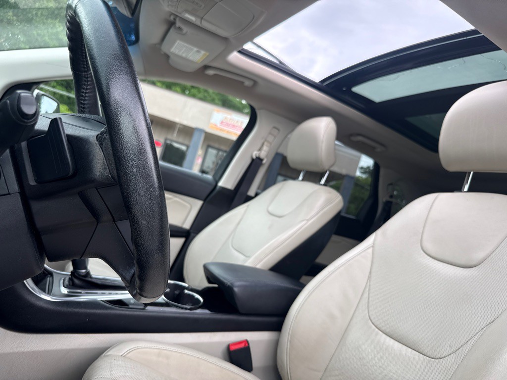 2017 Ford Edge Image 12