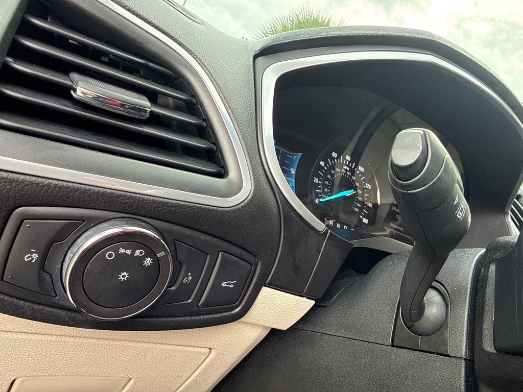 2017 Ford Edge Image 16